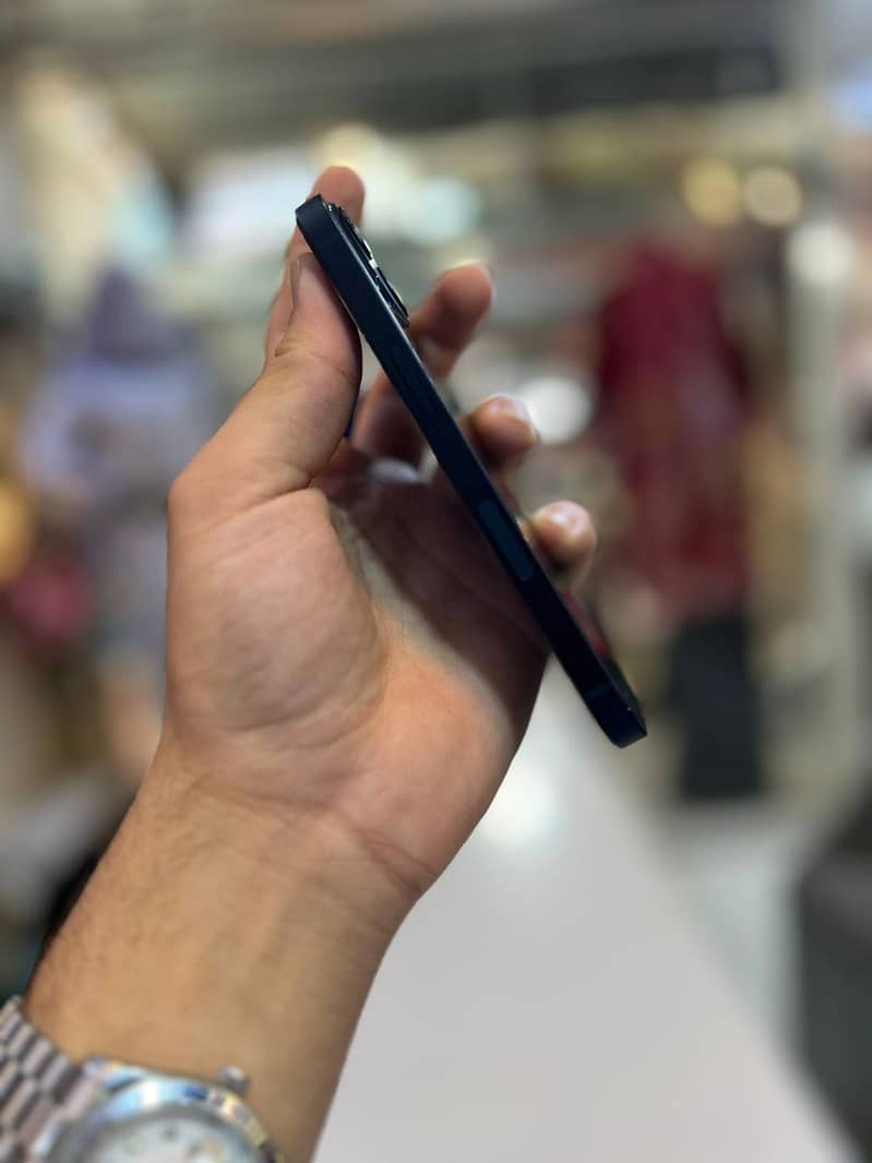 Apple iPhone 13 1