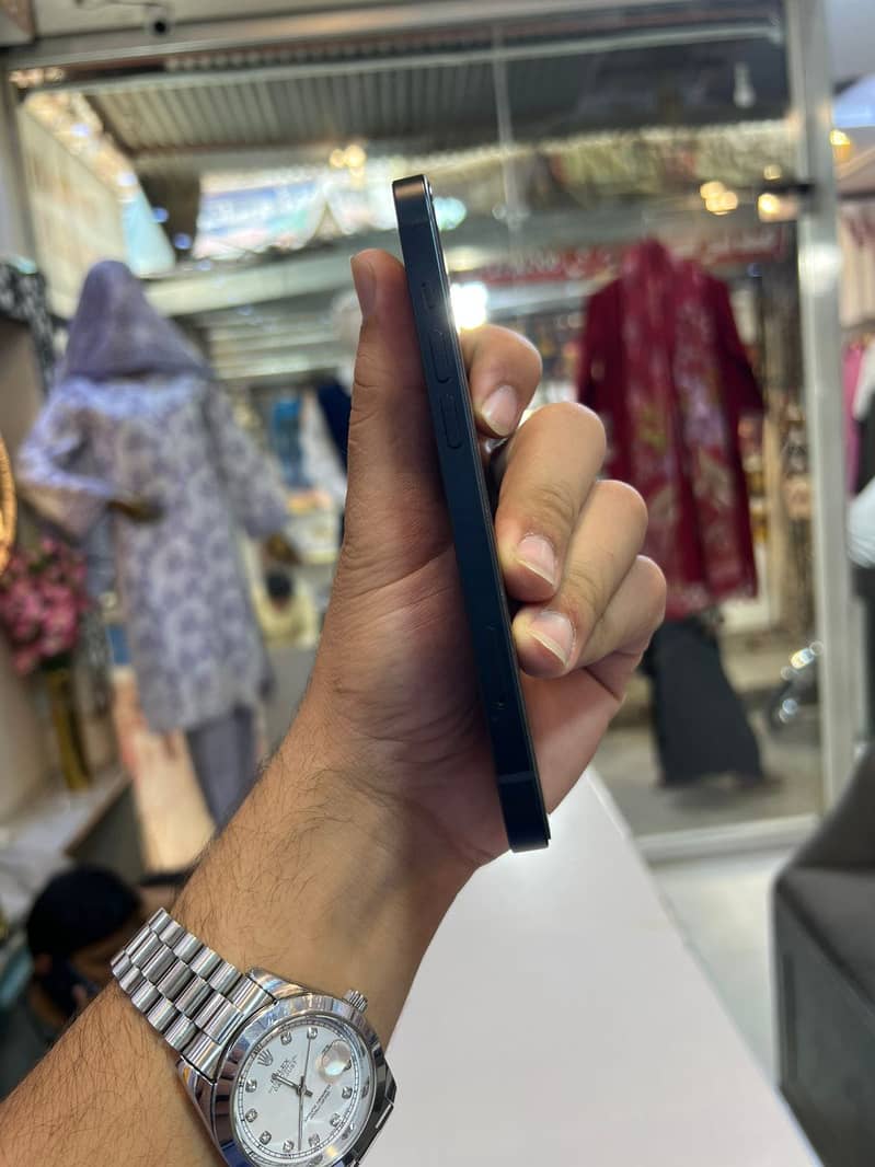Apple iPhone 13 4