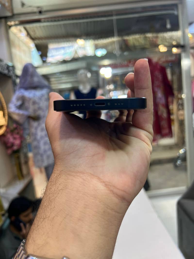 Apple iPhone 13 5