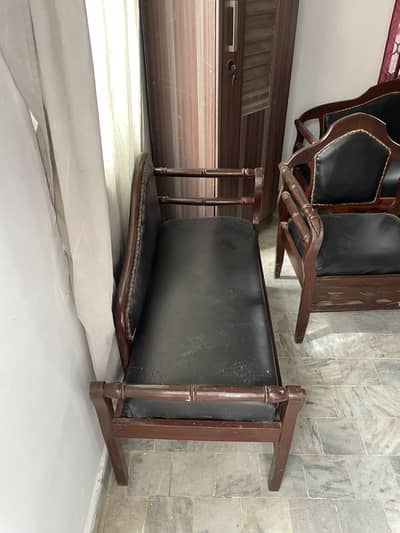 Sofa sell shifting ke waja se bhej rahe