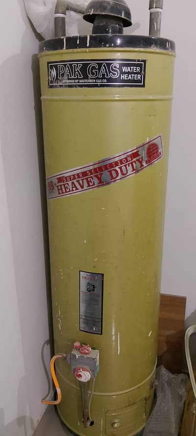 PAK GAS Heavy Duty Water Heater – Like New Condition