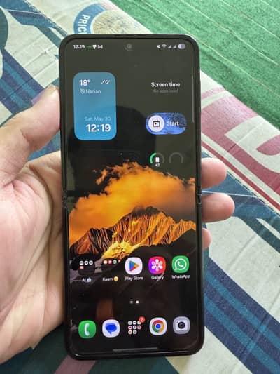 Samsung Mobile Z Flip 4