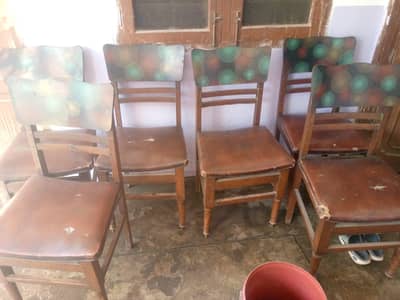 Ghar ka 6-seater dining set farokht karna hai. Set