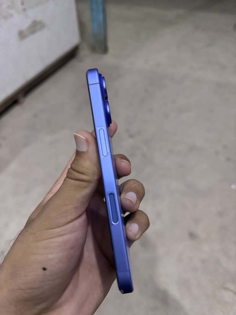 iPhone 16 simple 2
