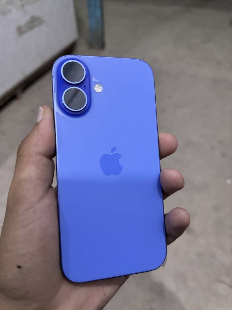 iPhone 16 simple 3