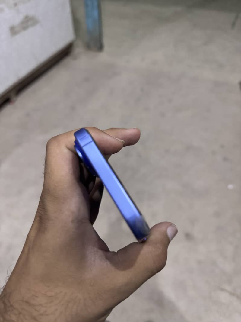iPhone 16 simple 4