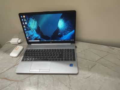 selling hp laptop core i7 11the generation
