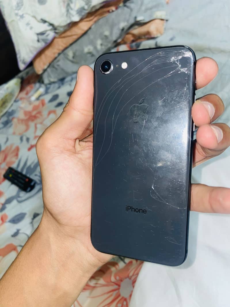 Apple iPhone 8 1
