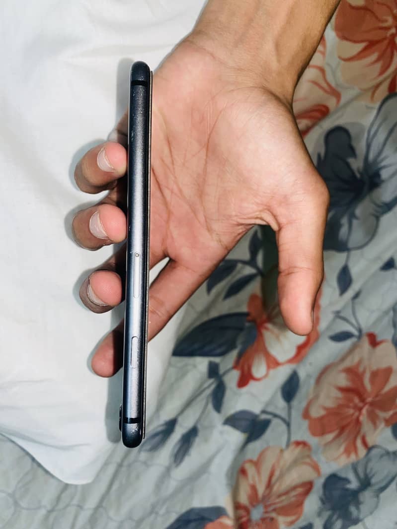 Apple iPhone 8 3