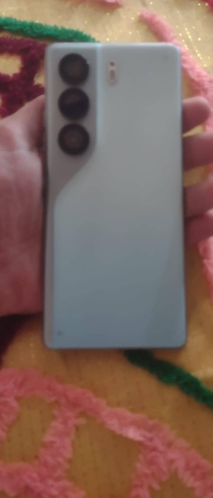 Tecno camon 40 0