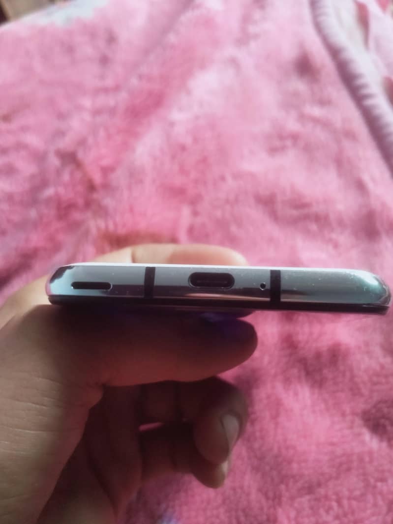 Sharp Aquos R2 2