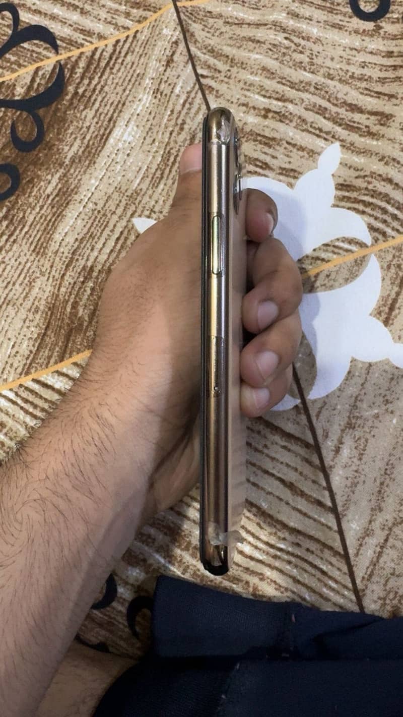 IPhone 11 Pro 4