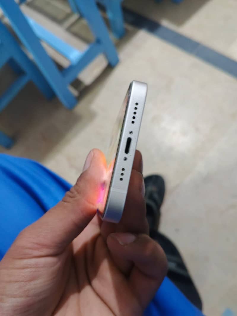 Apple iPhone 13 4
