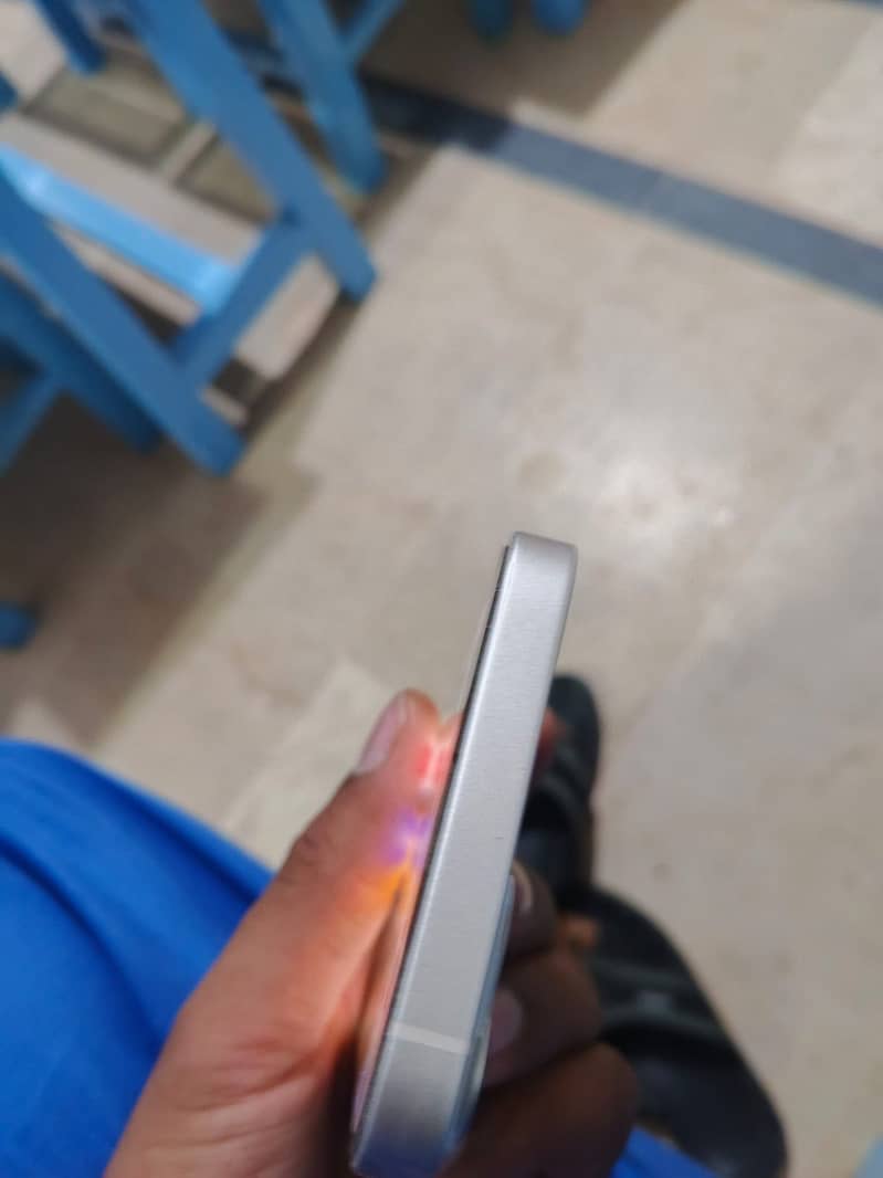 Apple iPhone 13 6