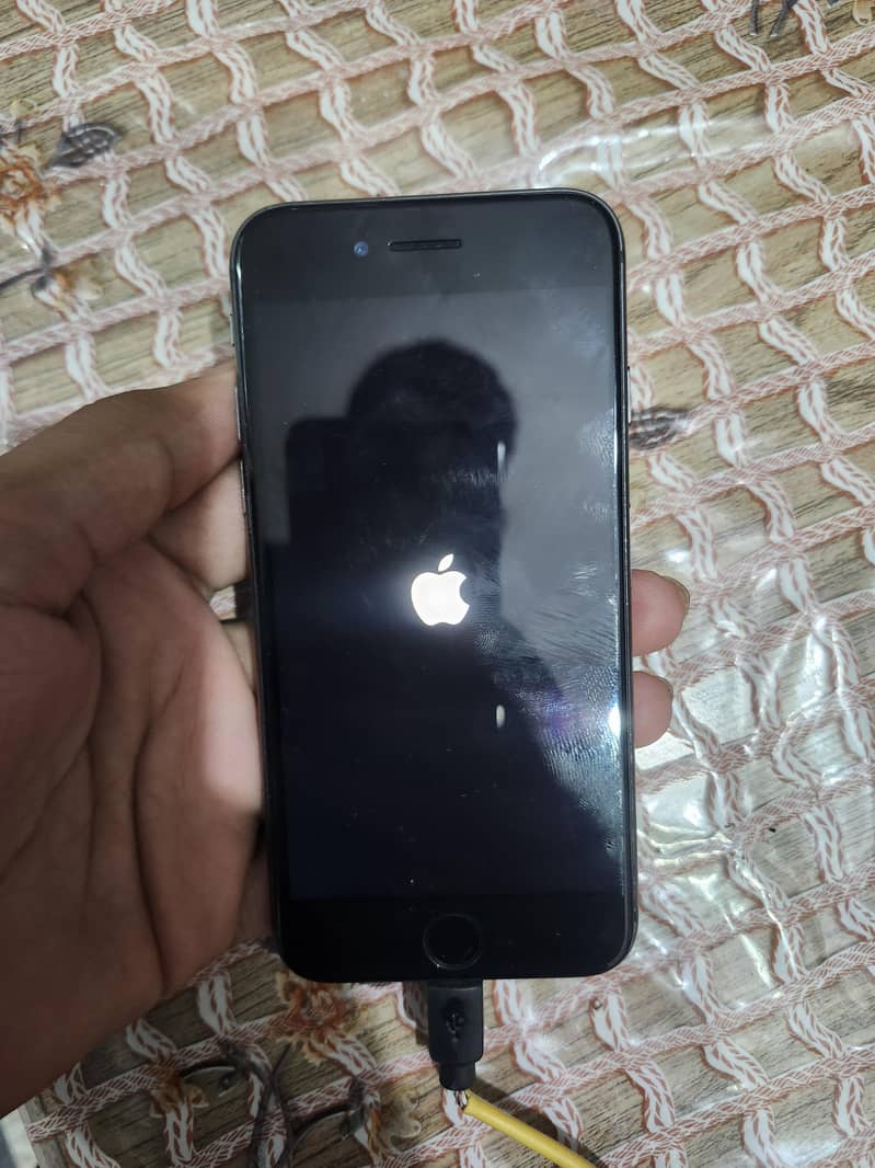 Apple iPhone 8 3