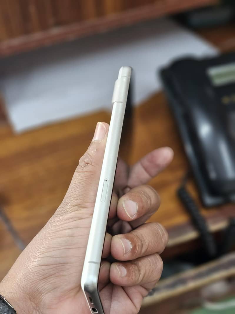 Google Pixel 7 4