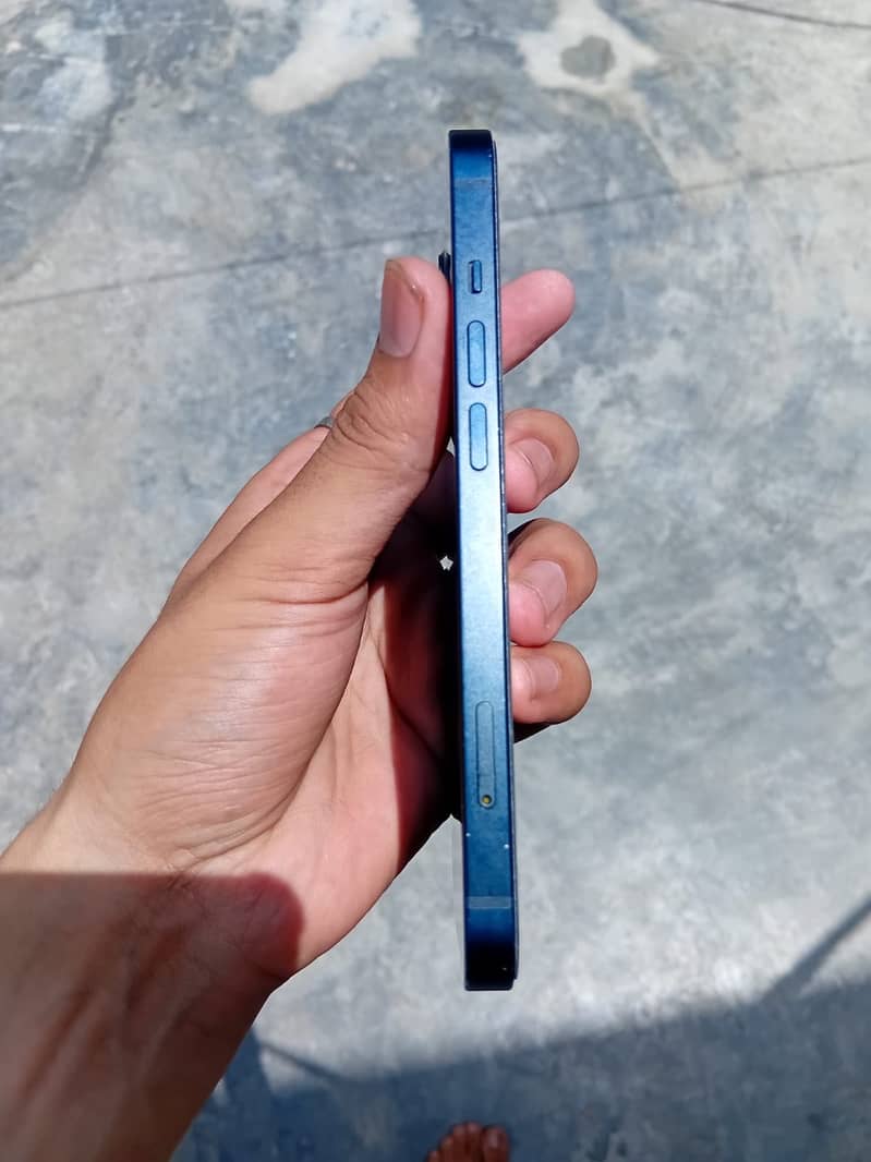 Apple iPhone 13 2
