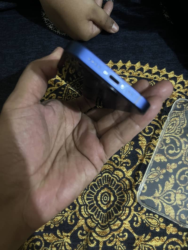 Apple iPhone 12 mini 4