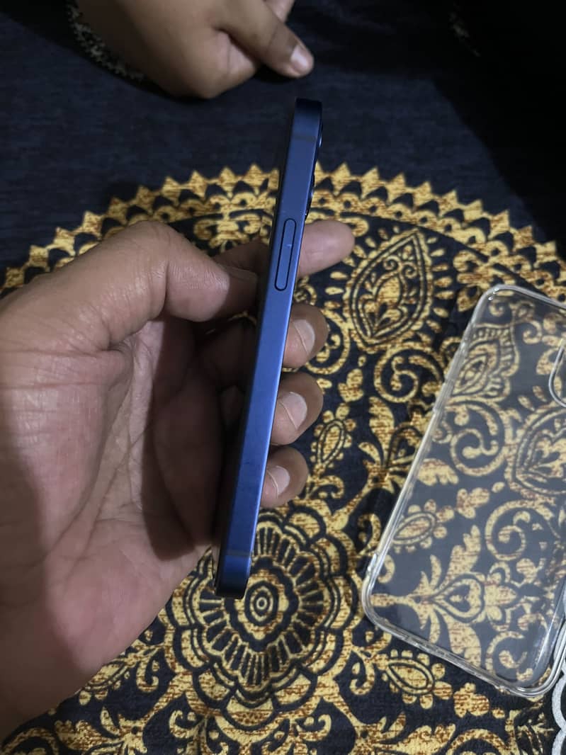 Apple iPhone 12 mini 6