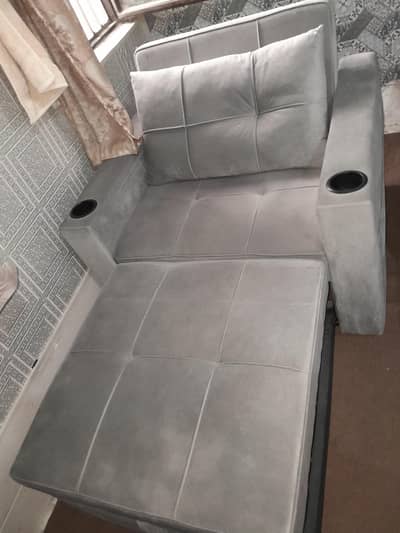 sofa combed. 2 months  use howa ha. new condition  10/10 ha.