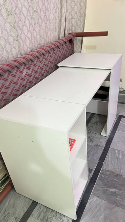 Foldable table