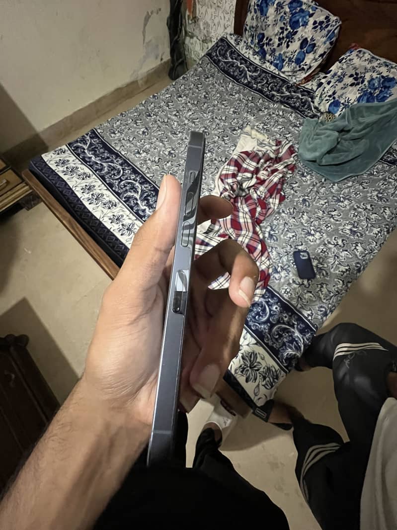 Apple iPhone 13 Pro 2