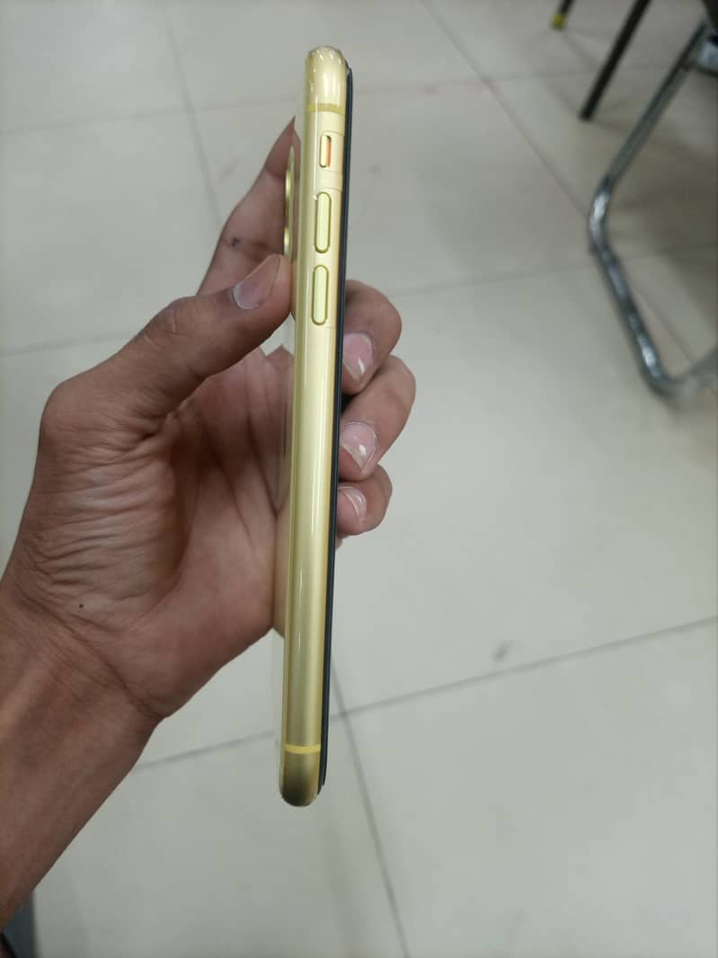 Apple iPhone 11 3