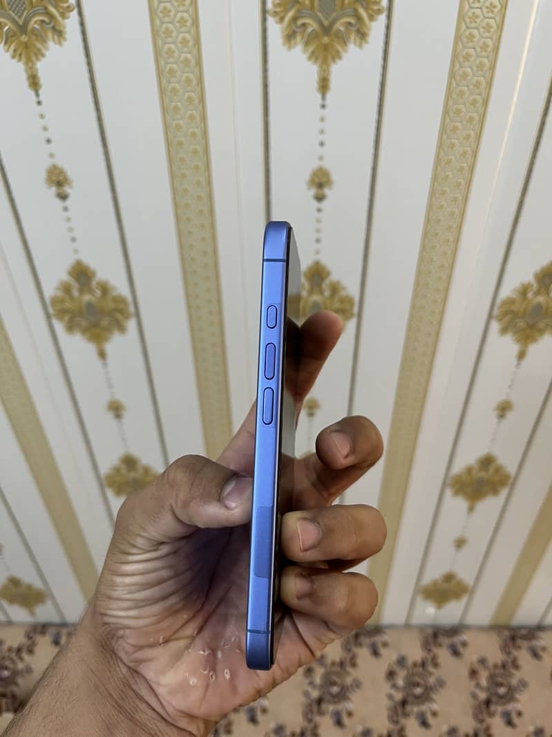 Apple iPhone 16 1