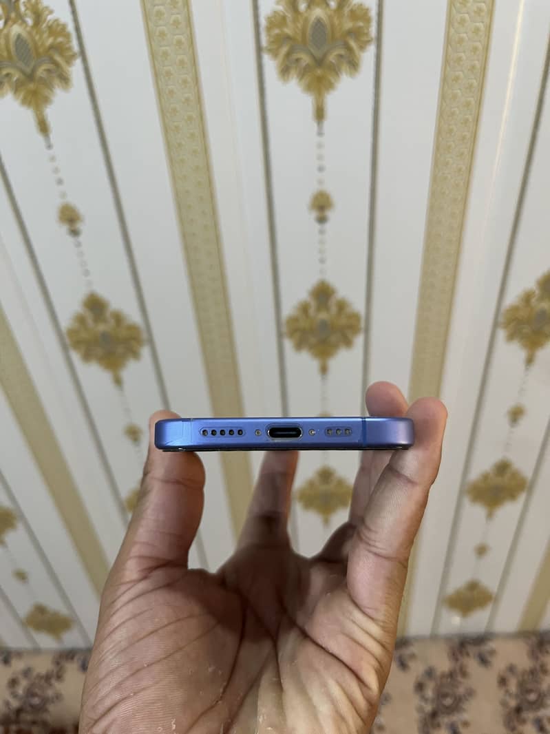 Apple iPhone 16 2