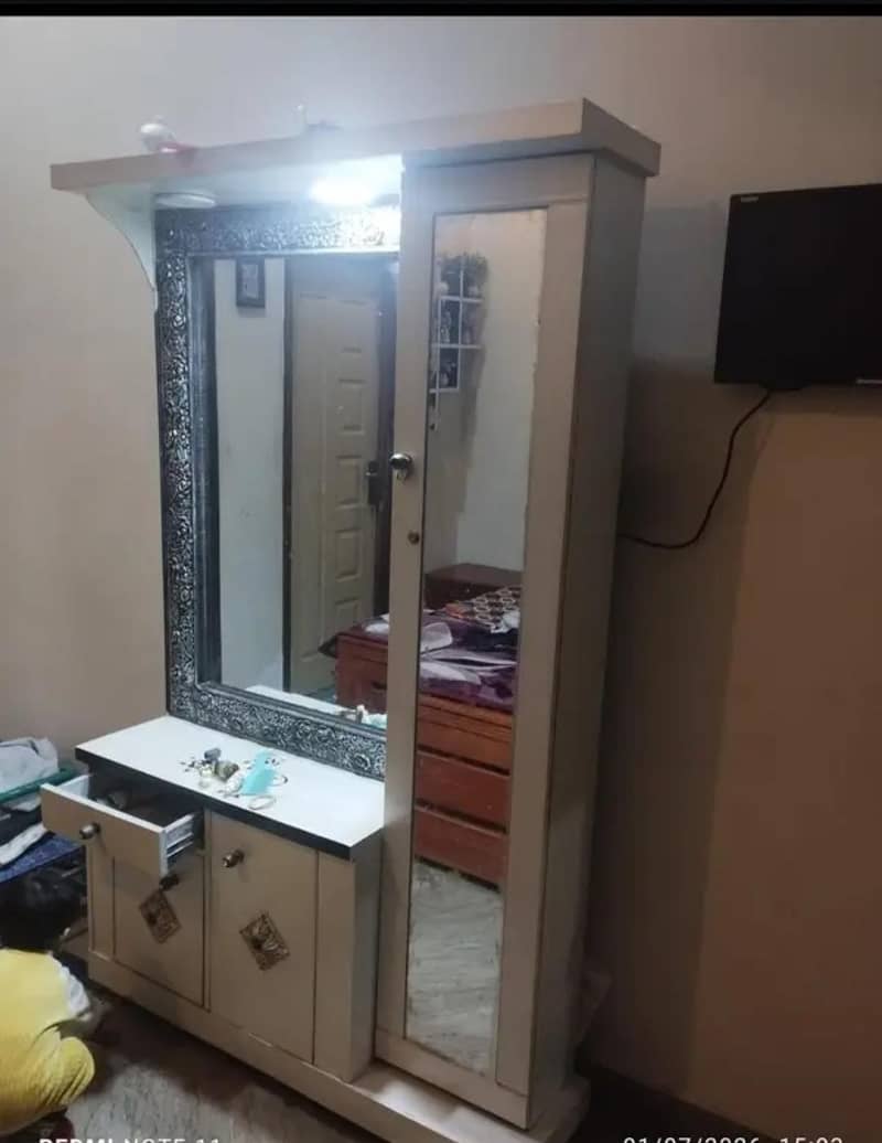 Dressing table with makeup portion behind mirror 0