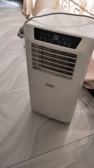 AC PORTABLE NEW CONDITION