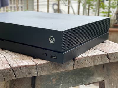Xbox One X - 1TB - Pre Installed Games