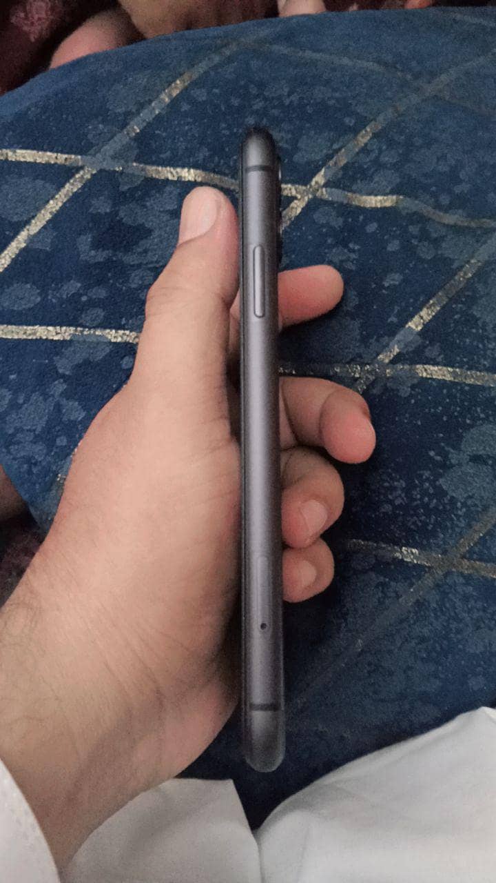 Apple iPhone 11 3