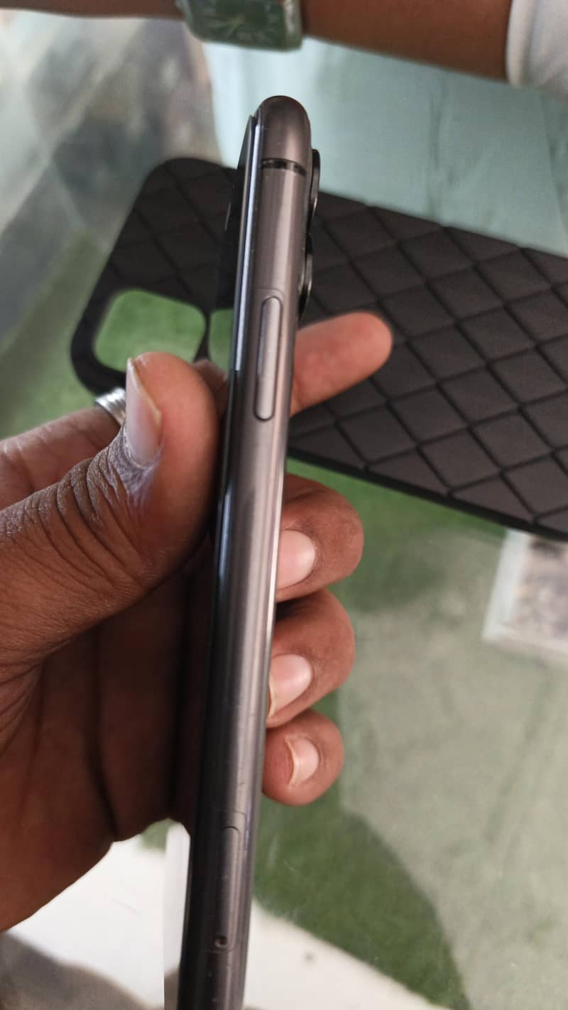 Apple iPhone 11 3