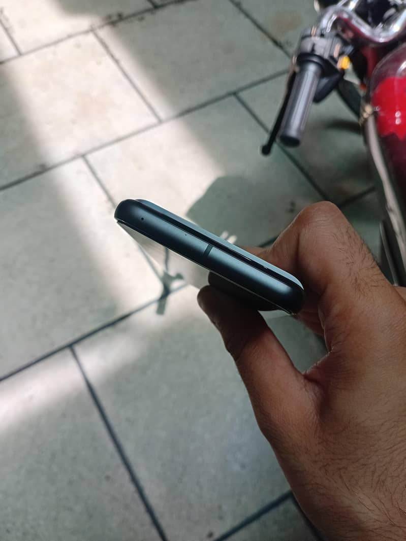 Google Pixel 8 4