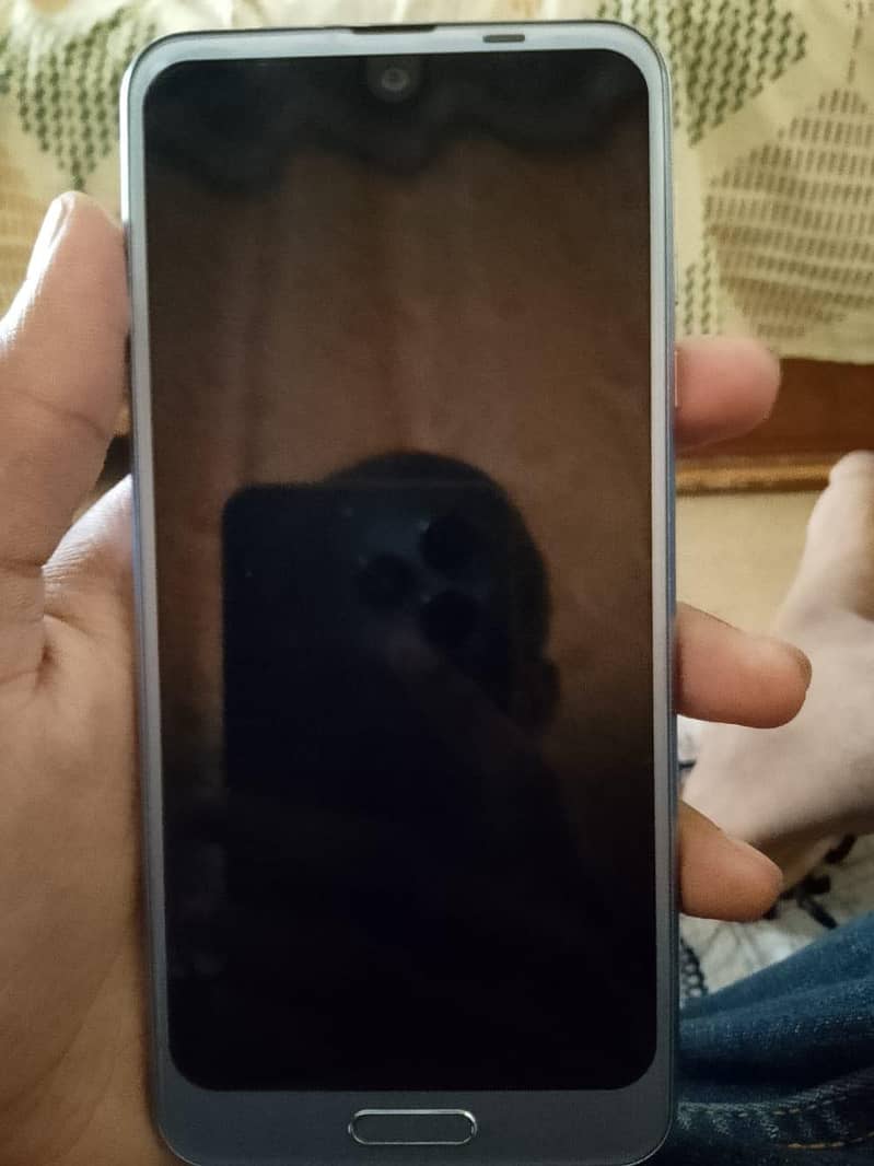 Sharp Aquos R2 1