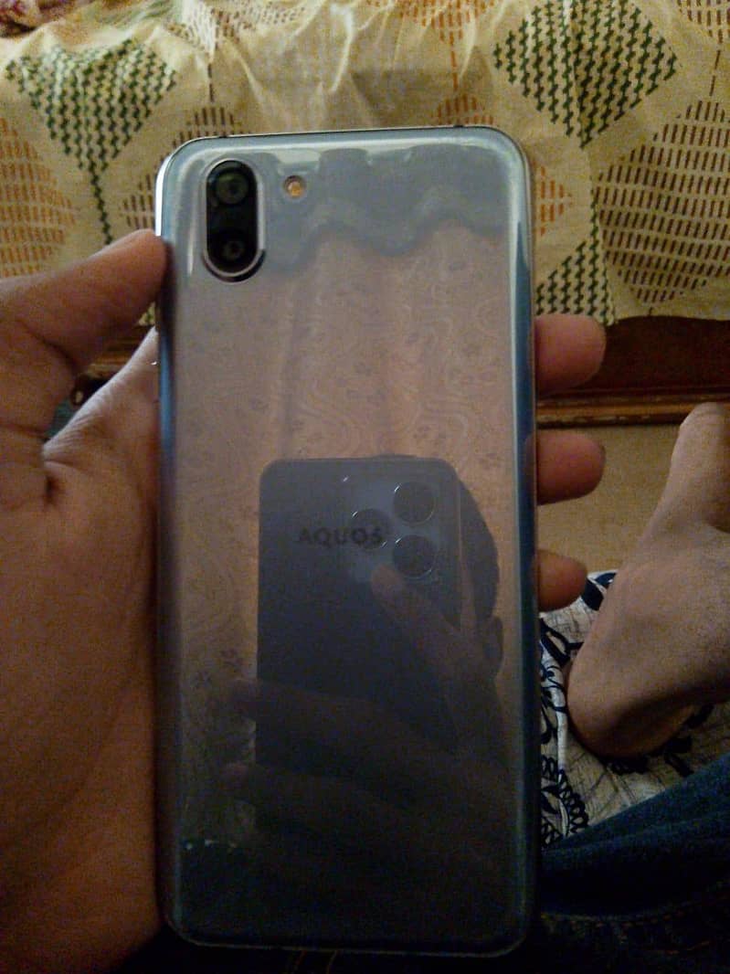 Sharp Aquos R2 2