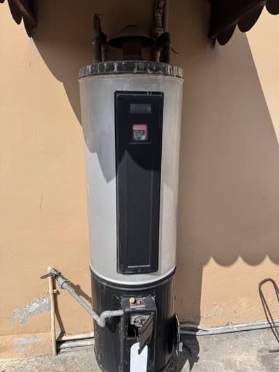 Geyser available in excellent condition 35 gallon