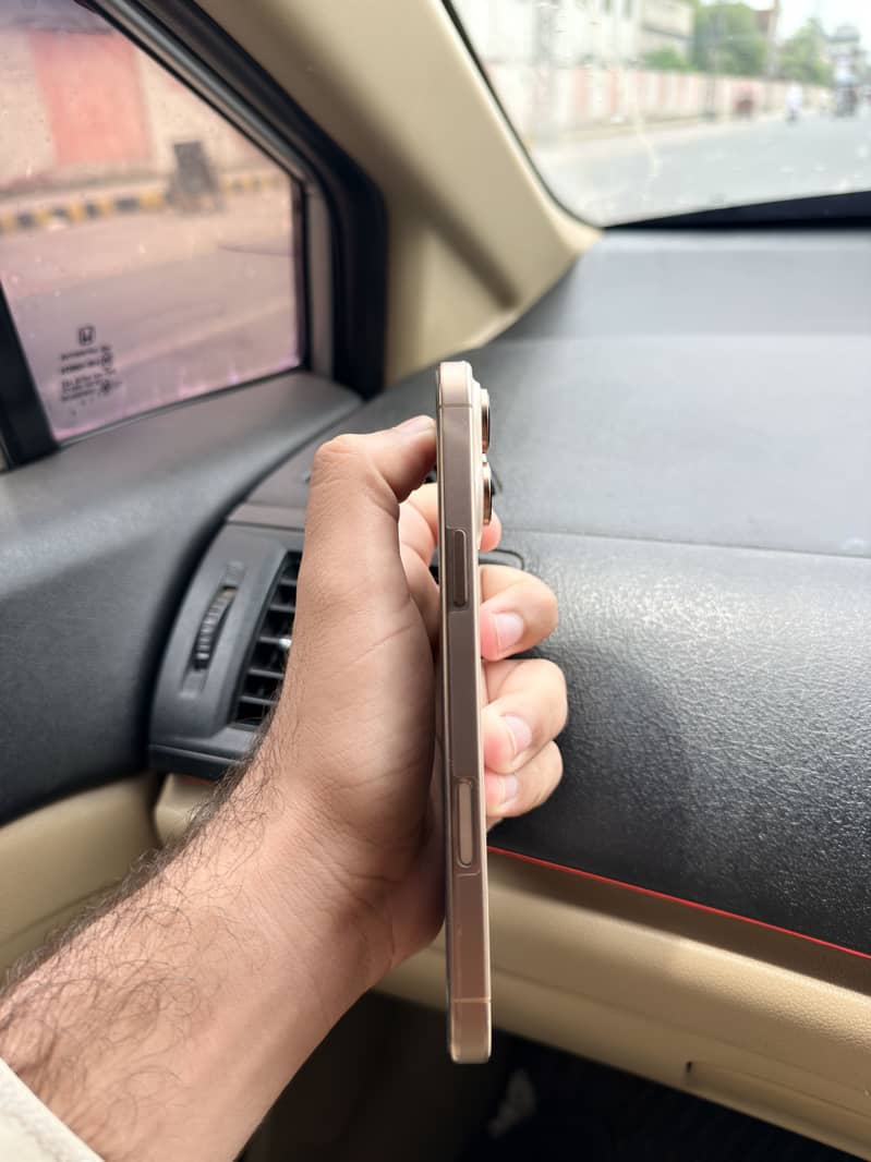 Iphone 16 pro max 5