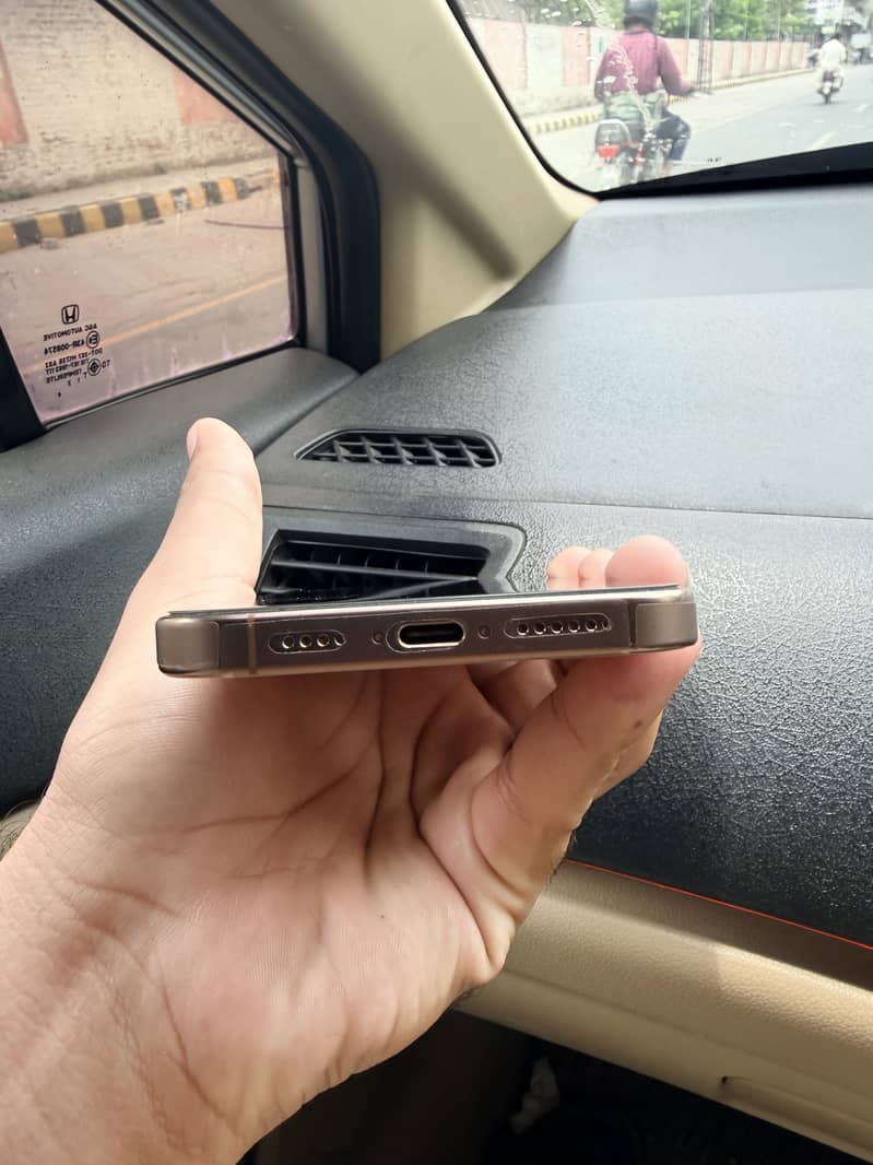 Iphone 16 pro max 7
