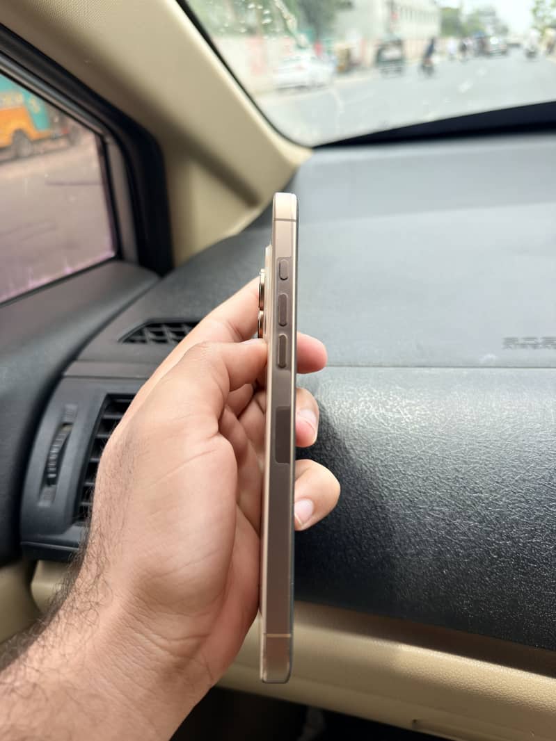 Iphone 16 pro max 8