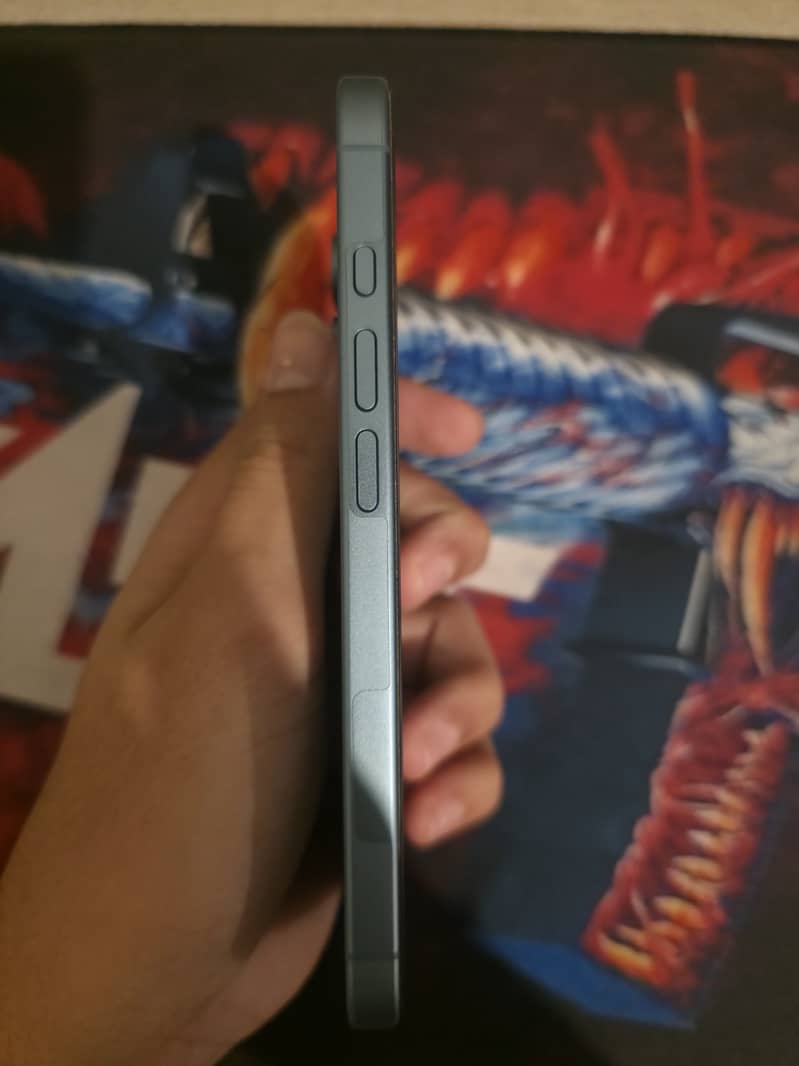 Apple iPhone 16 3