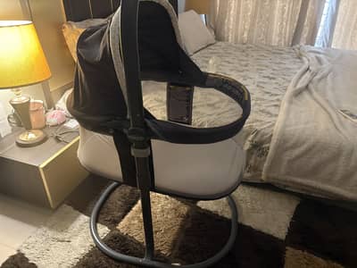 Graco adjustable baby bassinet. Imported from canada used for 3 months
