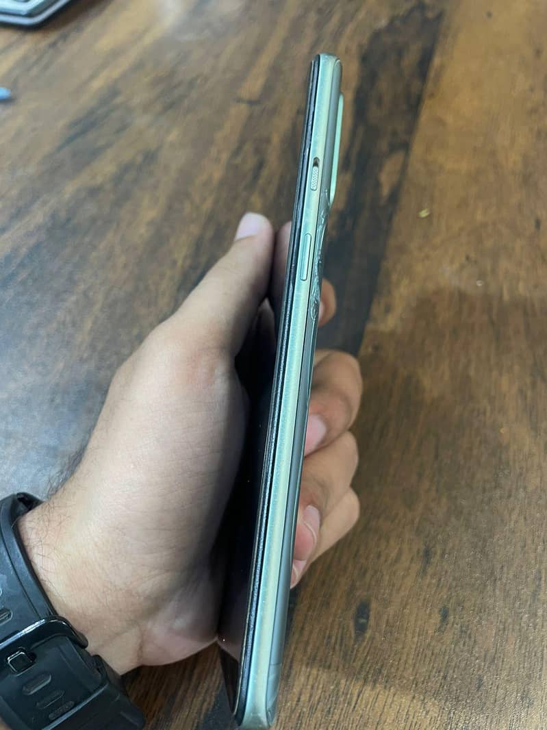 One Plus 9R 1