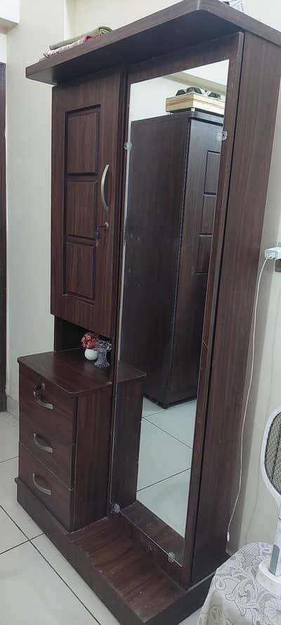 Dressing with slide Mirror