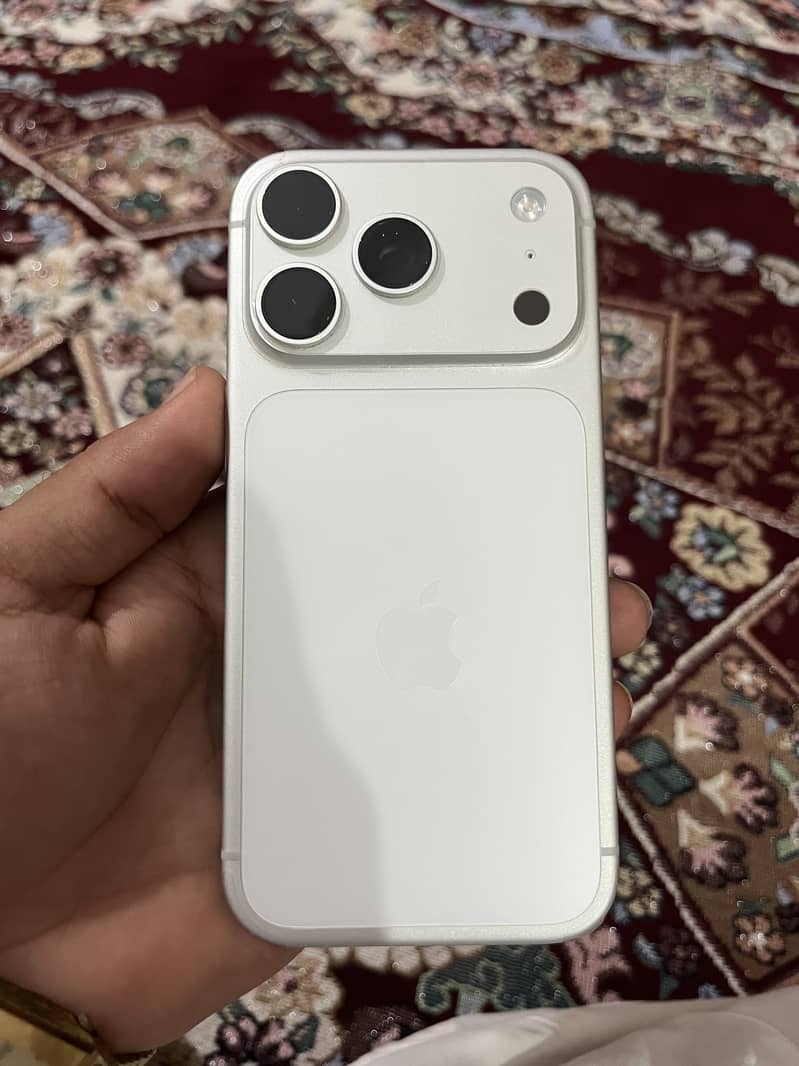 Apple iPhone 17 pro 3