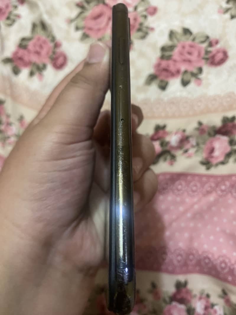 Apple iPhone X 4
