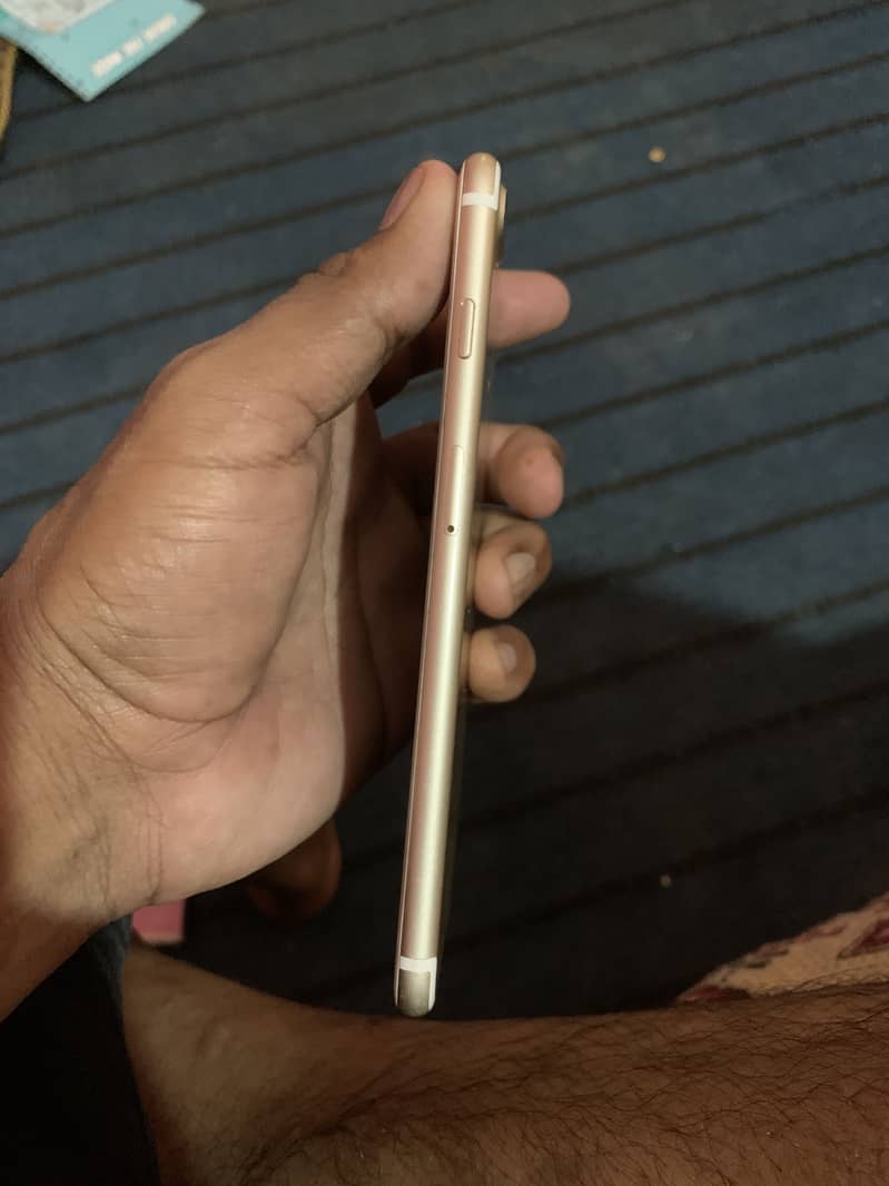 Apple iPhone 7 Plus 3