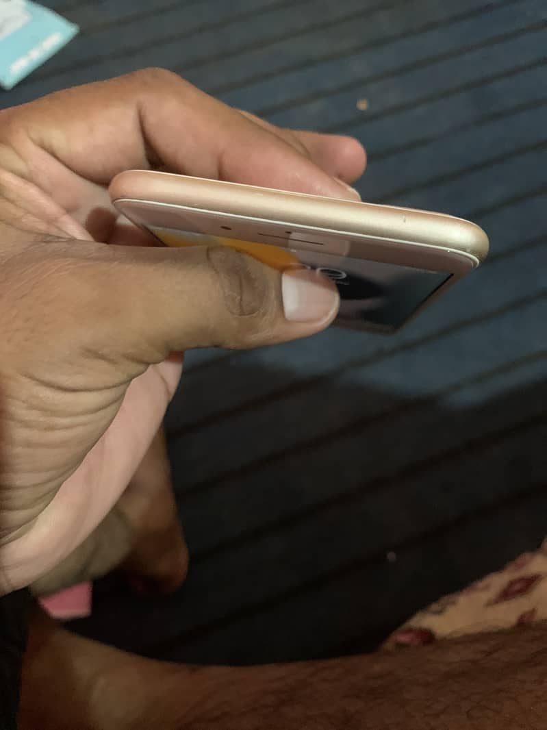 Apple iPhone 7 Plus 6