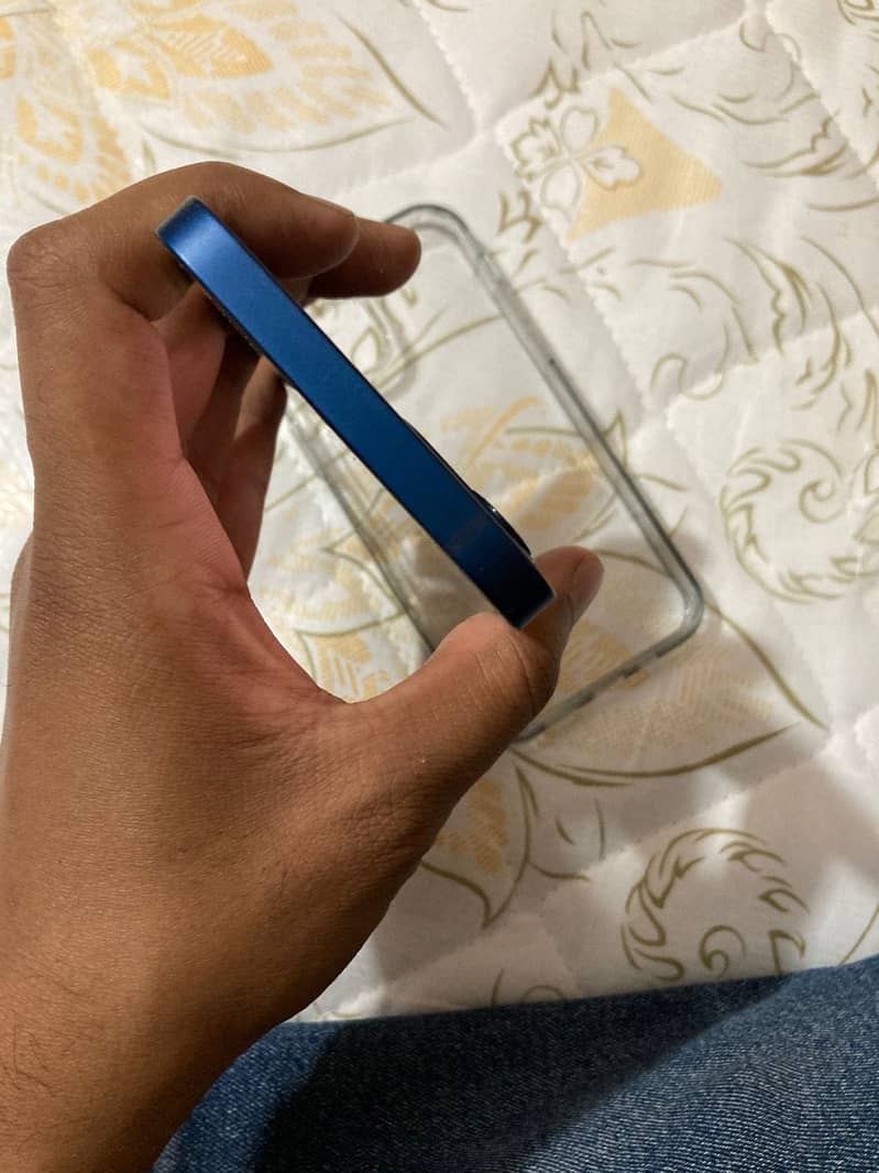 Apple iPhone 12 1